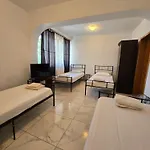 Albergue Z *