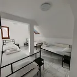 Albergue Z *