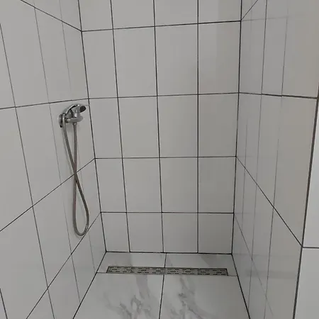 Z 호스텔 *