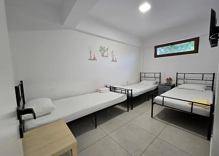 Z Hostel *