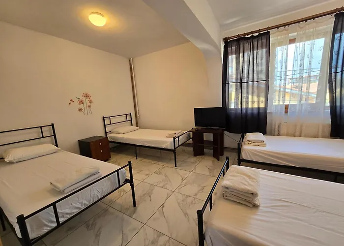 Z Hostel *